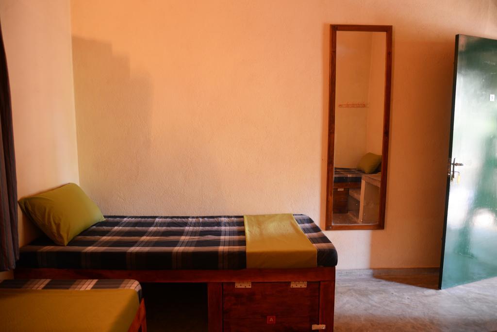 Jungle Beach Hostel Unawatuna Pokoj fotografie